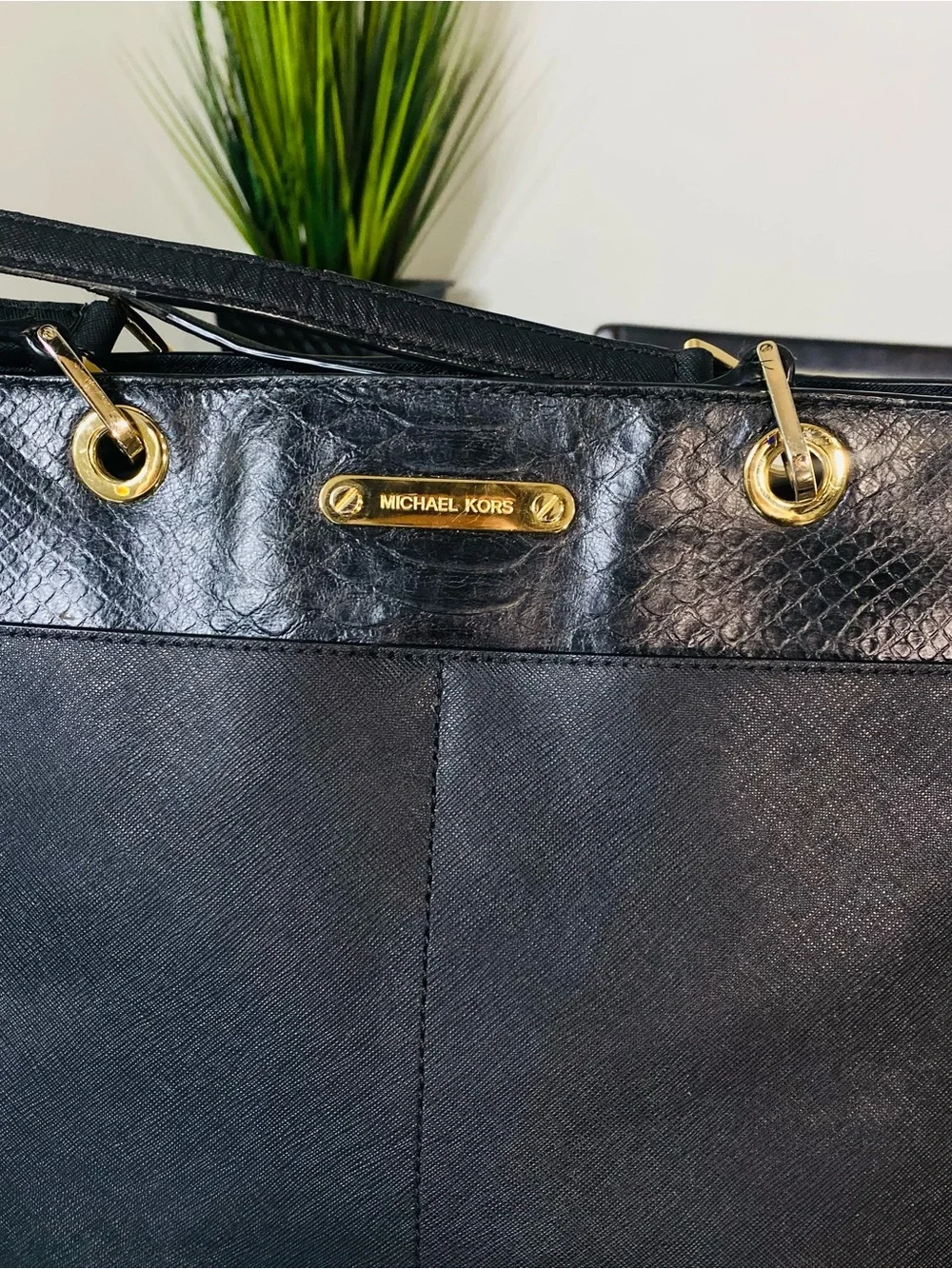 Michael Kors DANVILLE Leather Large Black Tote Shoulder Bag Black/Gold - Picture 3 of 11